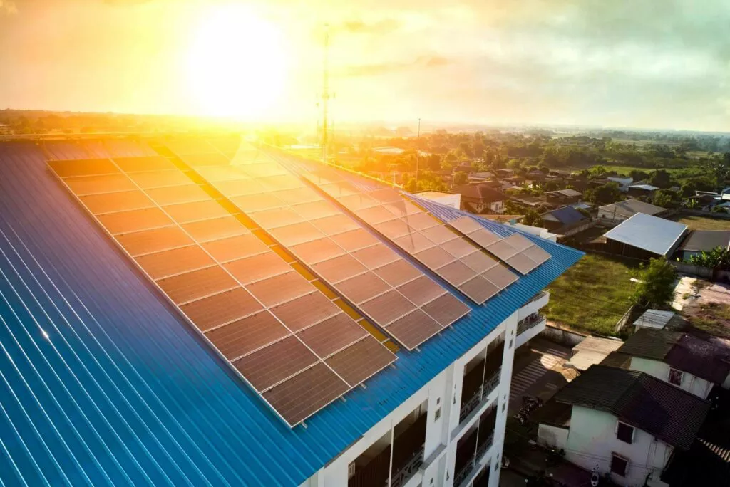 ¿Cuántos paneles solares se necesitan para dar energía a una casa?