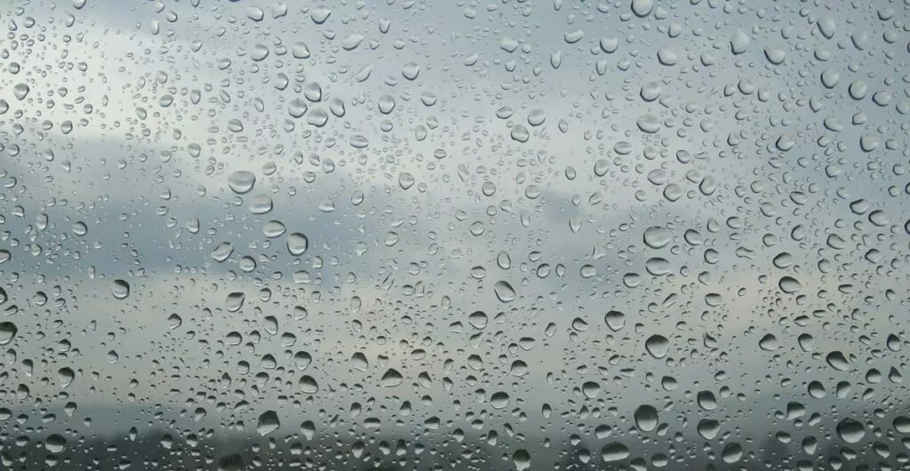 Paneles solares y la lluvia ¿Hay compatibilidad entre ellos?