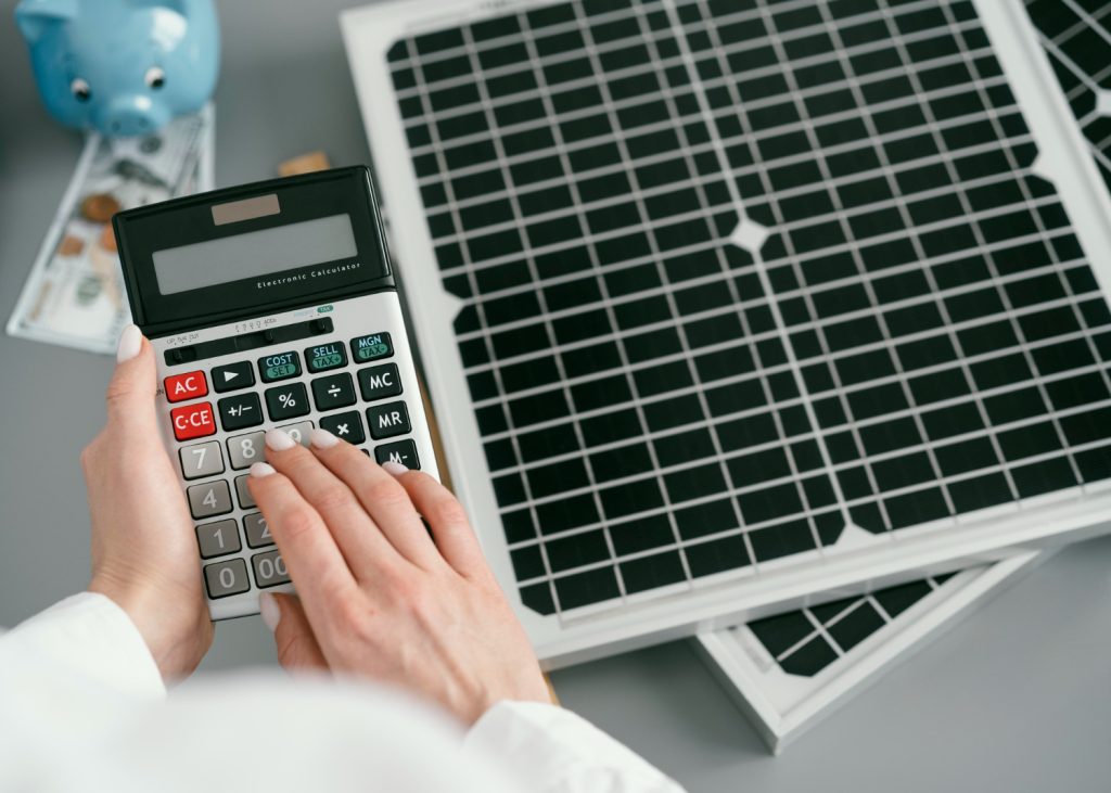 ahorrar dinero con placas solares