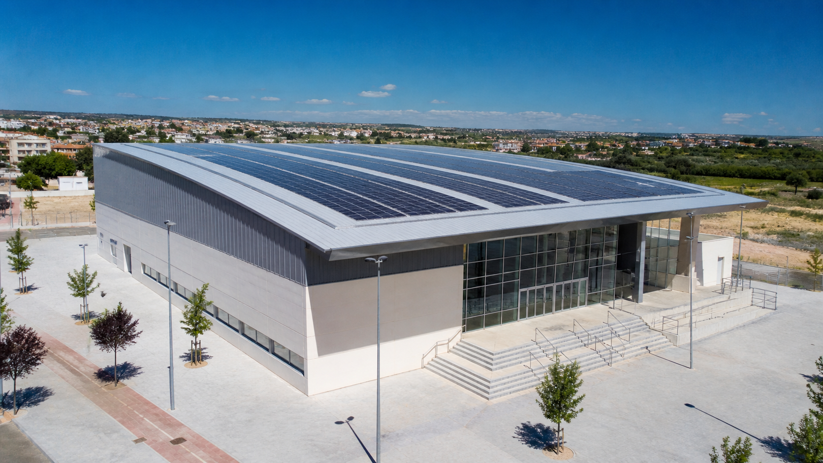 pabellón deportivo con placas solares